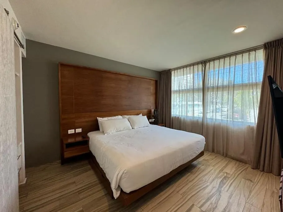 New Apt Near The 5Th Avenue Pool With Ocean View location
